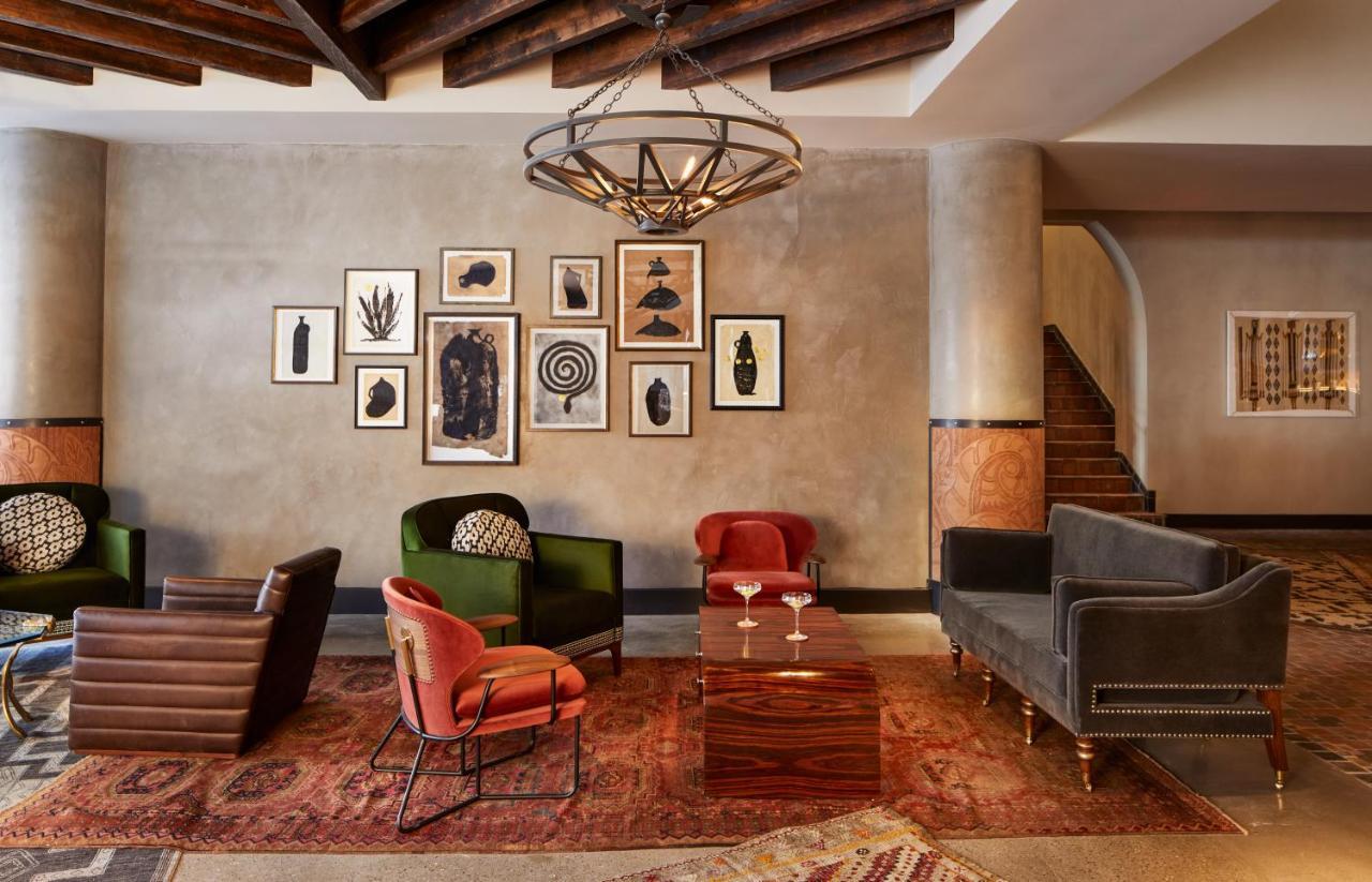 The Plaza Hotel Pioneer Park El Paso Exterior foto The lobby at the Hotel Valencia