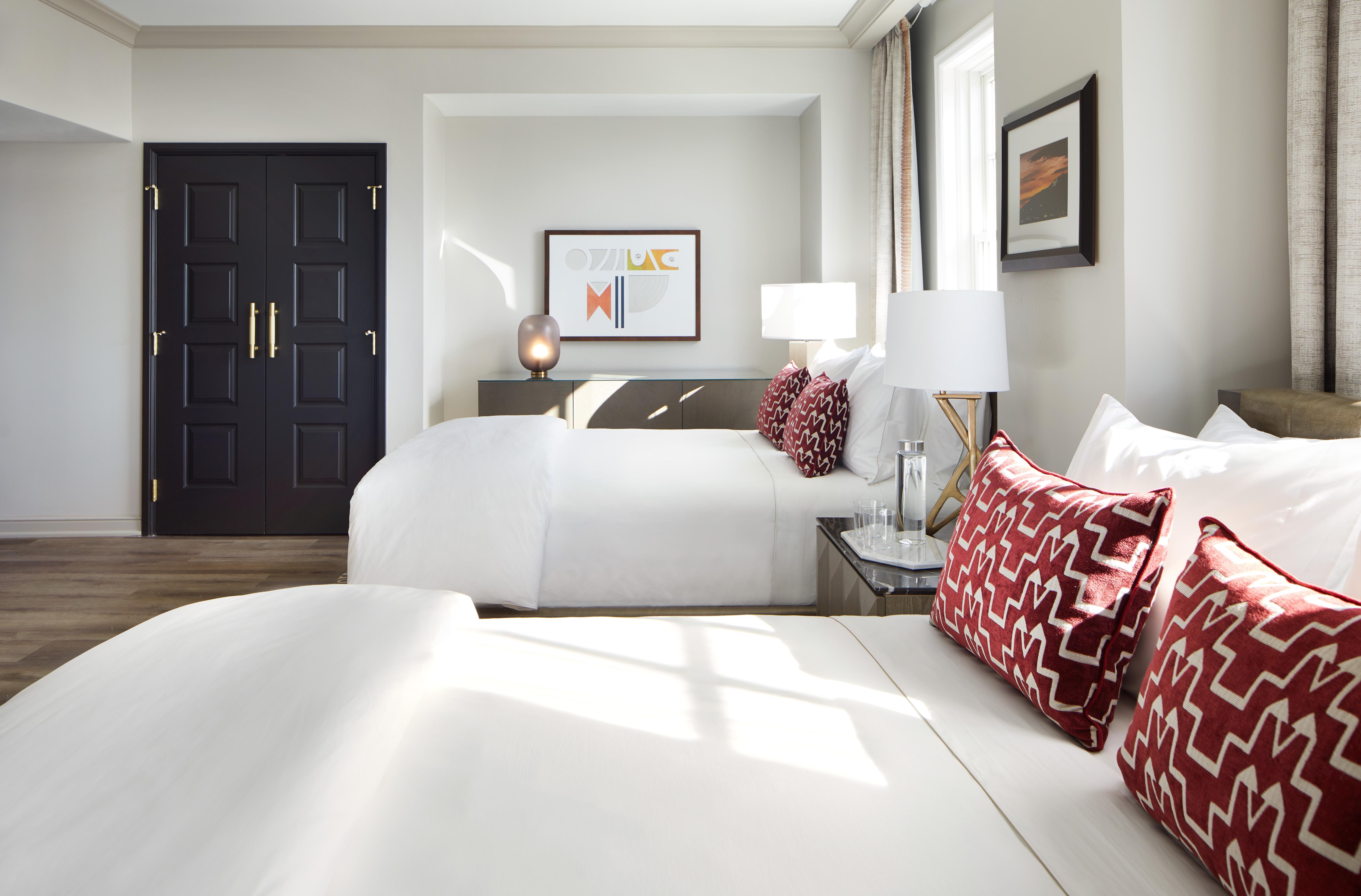 The Plaza Hotel Pioneer Park El Paso Exterior foto A bedroom at the Hotel at Old Sugar Mill