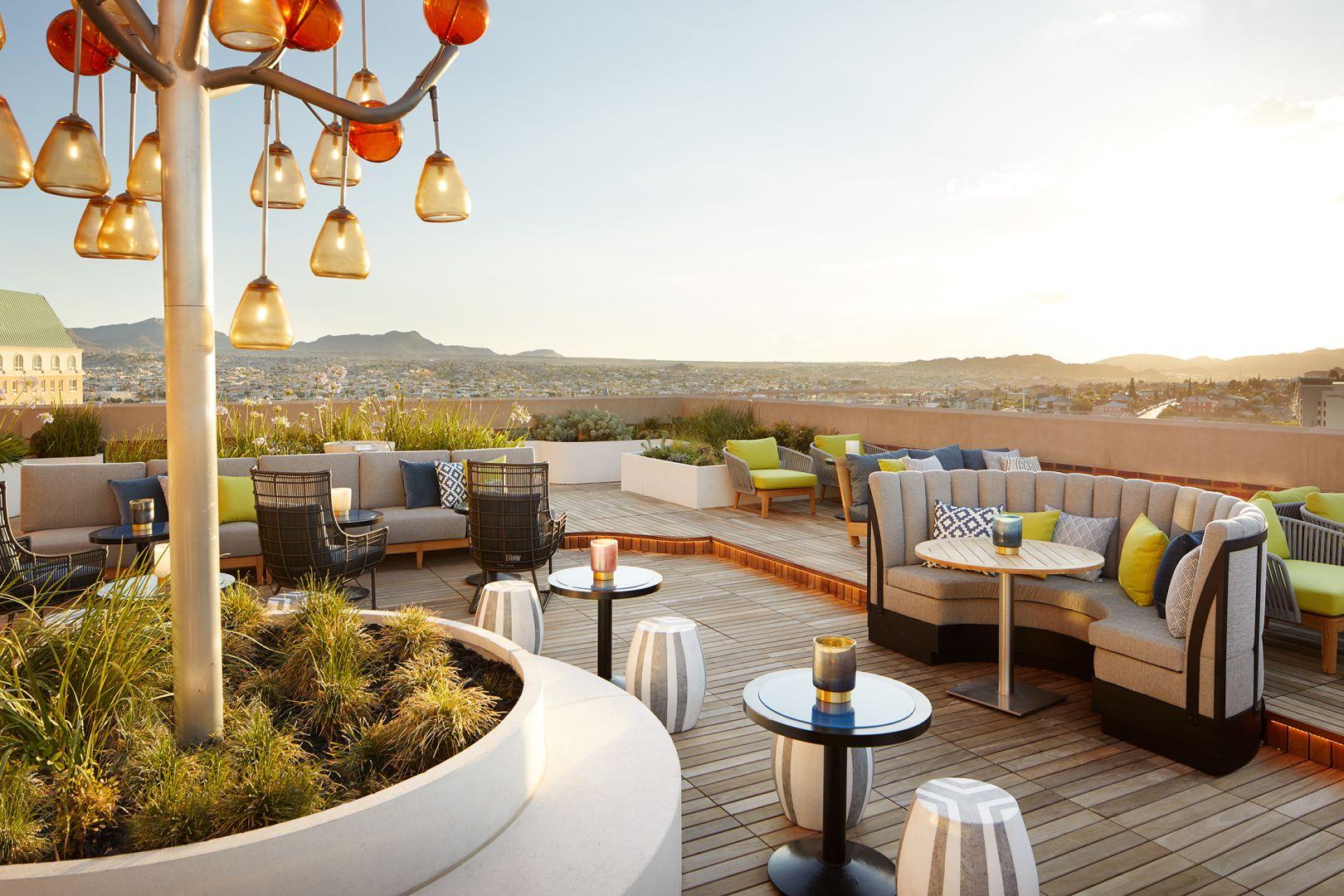 The Plaza Hotel Pioneer Park El Paso Exterior foto The rooftop lounge at the Hotel Valley Ho