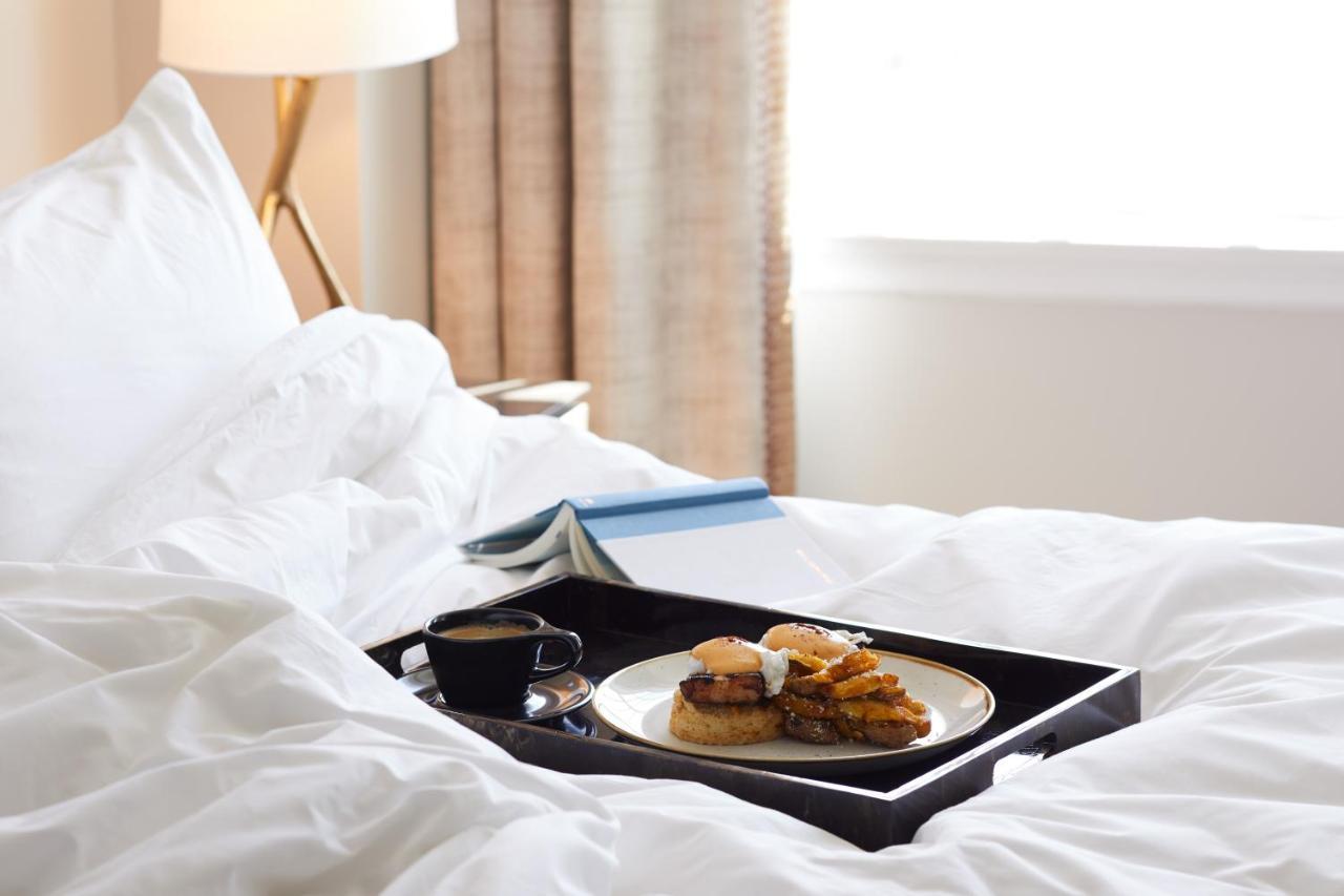 The Plaza Hotel Pioneer Park El Paso Exterior foto Room service
